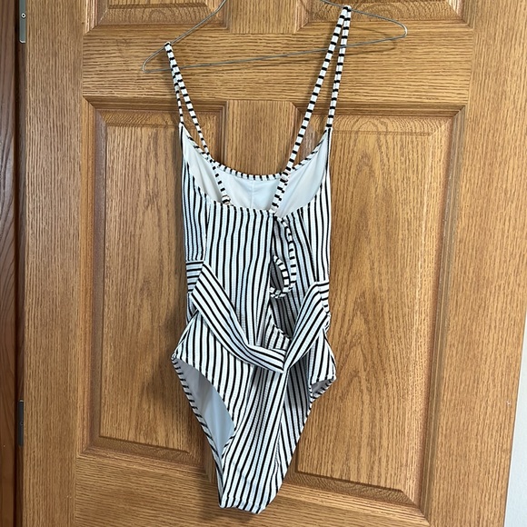 Shade Shore one piece Swim 0115 - Picture 3 of 4